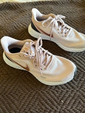 Nike Women's Athletic Running Shoes in Blush with Rose Gold Swoosh
